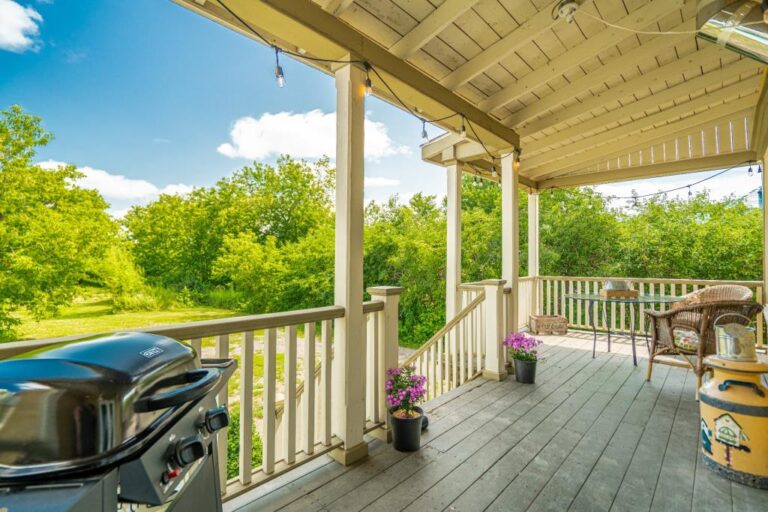 Chaleureuse propriété ancestrale de 1865 à SaintZéphirindeCourval