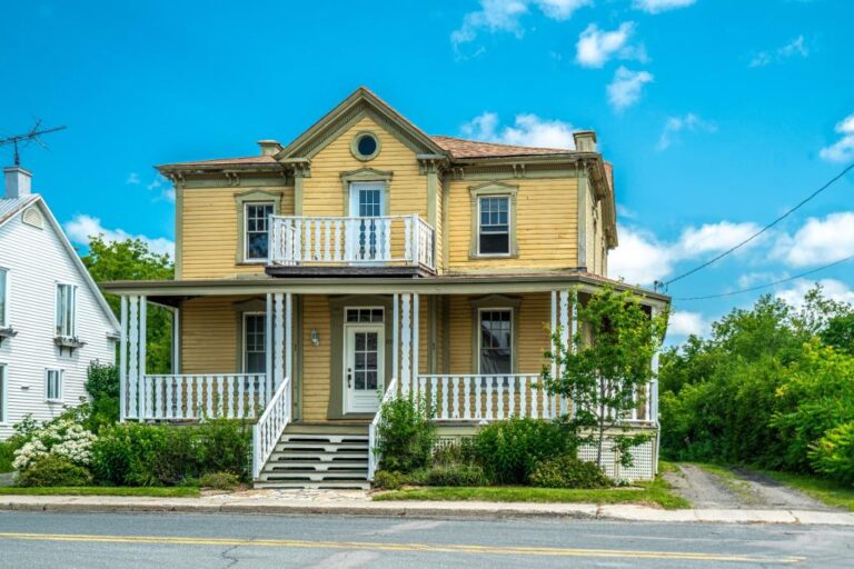 Chaleureuse propriété ancestrale de 1865 à SaintZéphirindeCourval Joli Joli Design