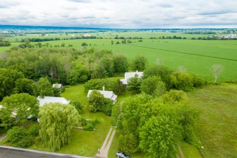 Irrésistible propriété avec studio de musique détaché à StChrysostome