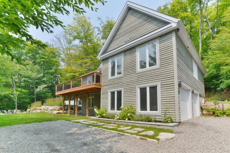 Magnifique propriété sise sur un grand terrain intime à SainteAnnedes