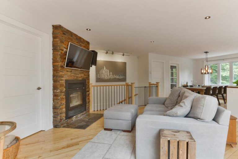 Magnifique propriété sise sur un grand terrain intime à SainteAnnedes