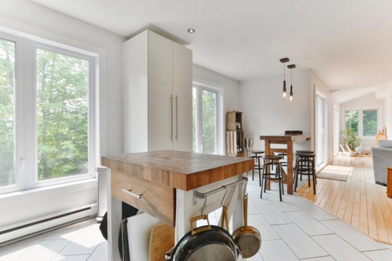 Magnifique propriété sise sur un grand terrain intime à SainteAnnedes