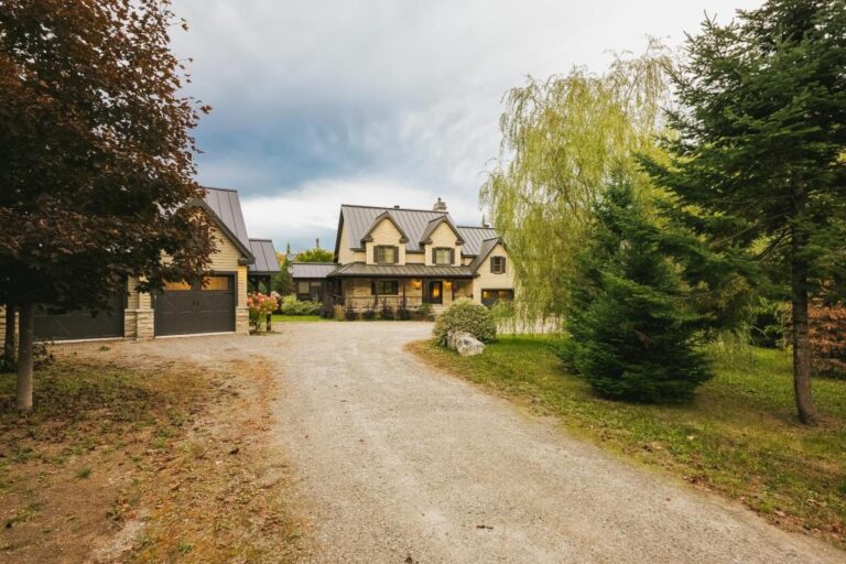 Invitante propriété au bord de l'eau à Rawdon dans Lanaudière Joli