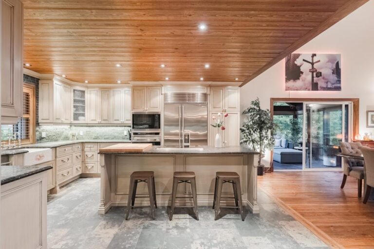 Invitante propriété au bord de l'eau à Rawdon dans Lanaudière Joli