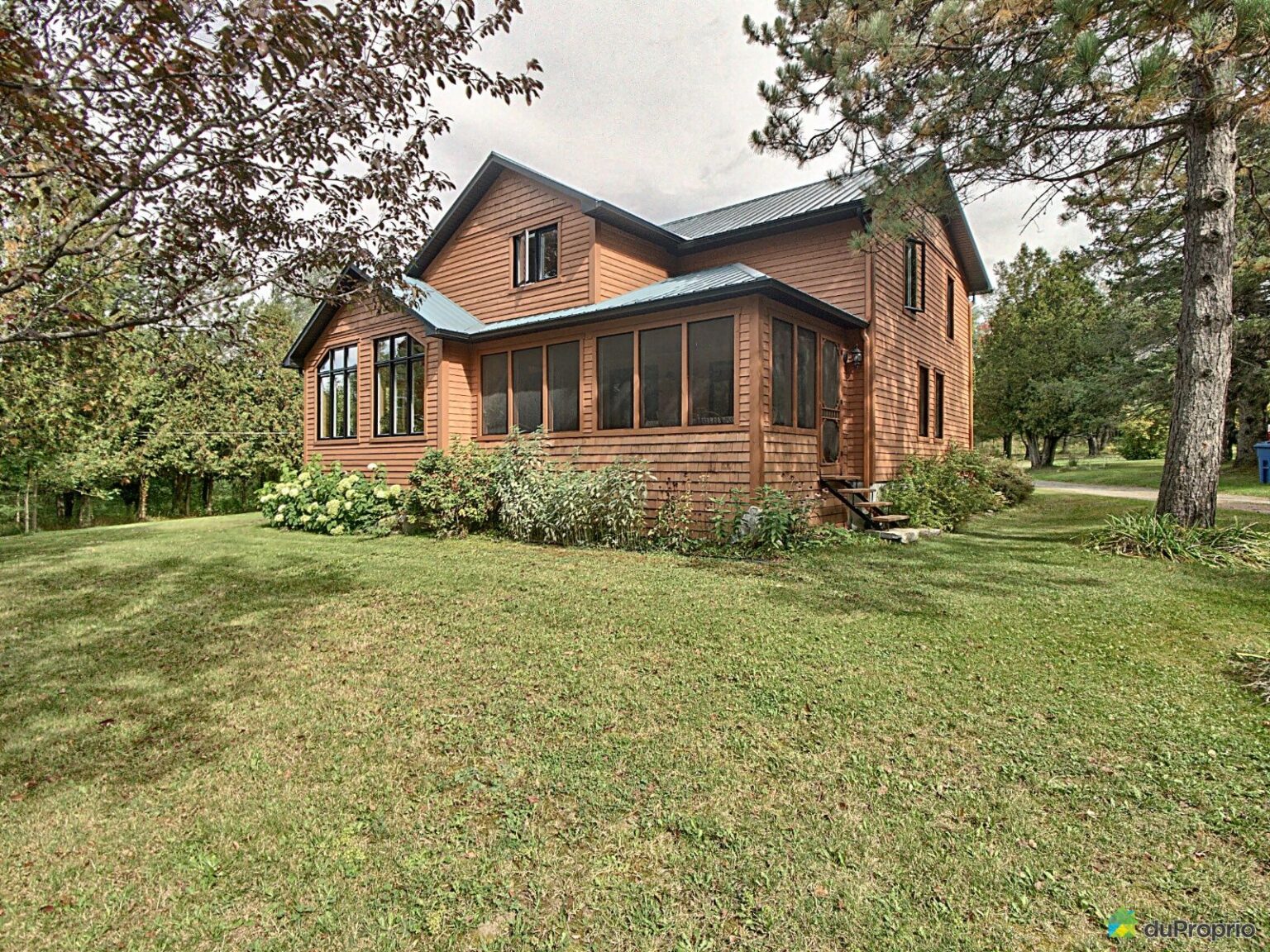 Grande maison ancestrale rénovée avec érablière à SaintClaude en