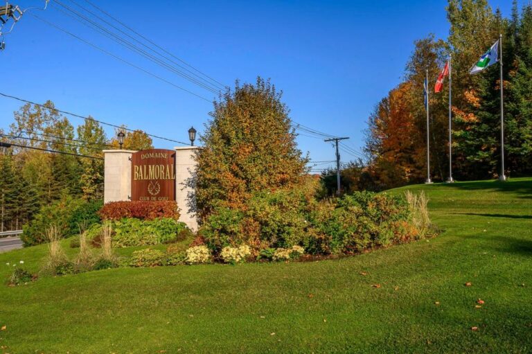 Charmante maison sur le terrain du golf Balmoral à MorinHeights dans