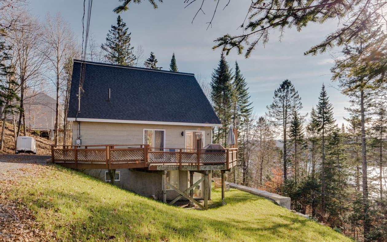 Chaleureuse propriété au bord de l'eau dans la ville de LacDelage dans