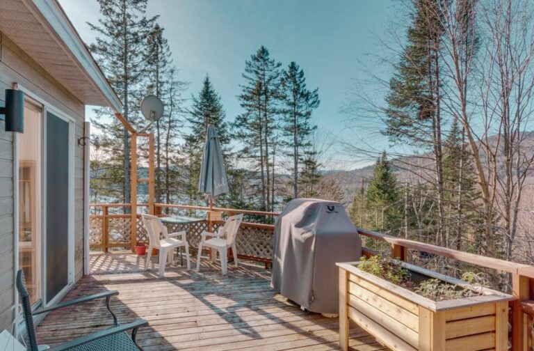 Chaleureuse propriété au bord de l'eau dans la ville de LacDelage dans