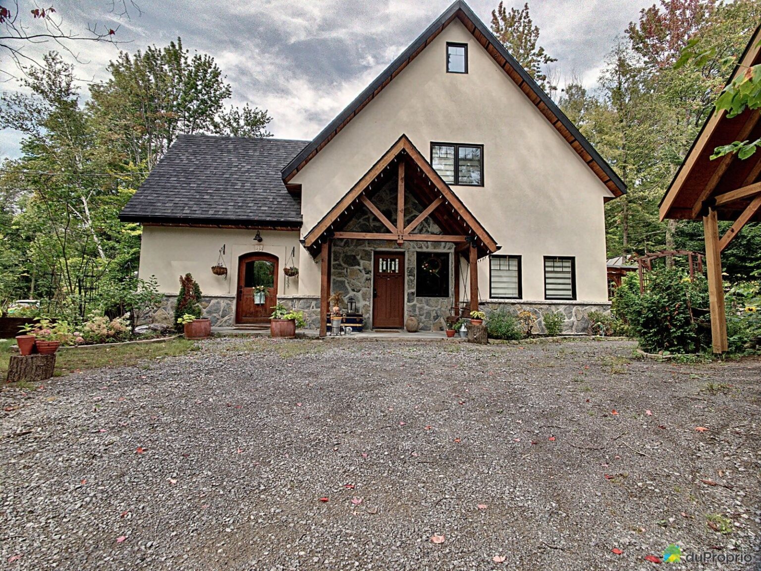 Belle maison bigénérationnelle à NotreDameduMontCarmel en Mauricie