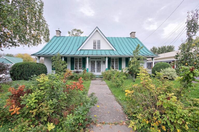 Magnifique maison ancestrale qui a conservé son beau cachet d'antan à