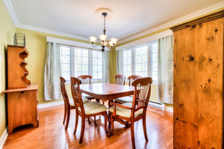 Charmante maison clé en main de style Canadien à deux étages à