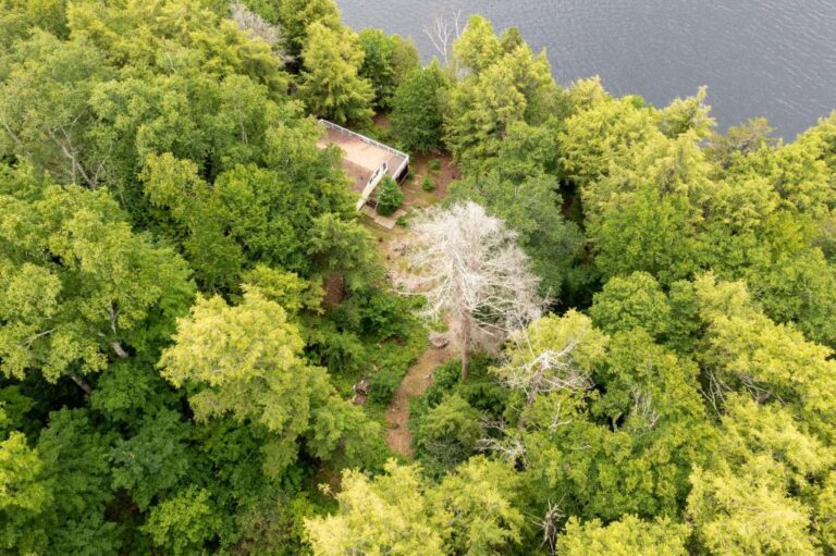 Charmant chalet au bord de l'eau à Barkmere dans les Laurentides Joli