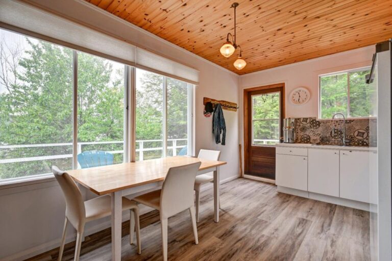 Charmant chalet au bord de l'eau à Barkmere dans les Laurentides Joli