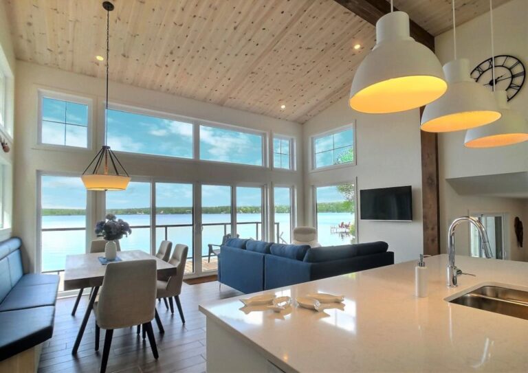 Attrayant chalet au bord de l'eau à Magog en Estrie - Joli Joli Design