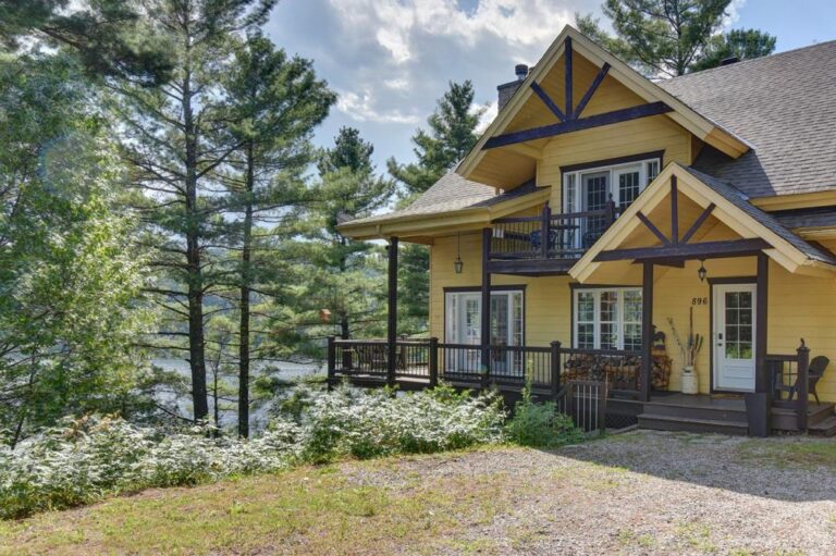Chalet d'exception au bord de l'eau dans la municipalité de LacSimon