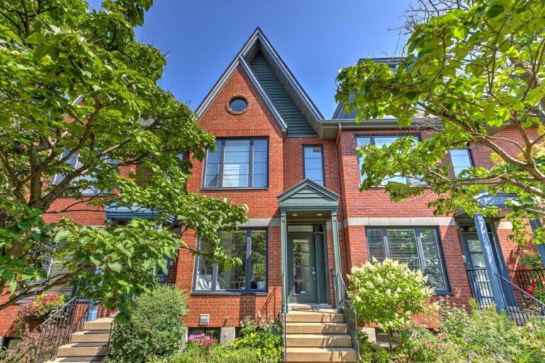 Splendide maison dans le quartier CôtedesNeiges à Montréal Joli