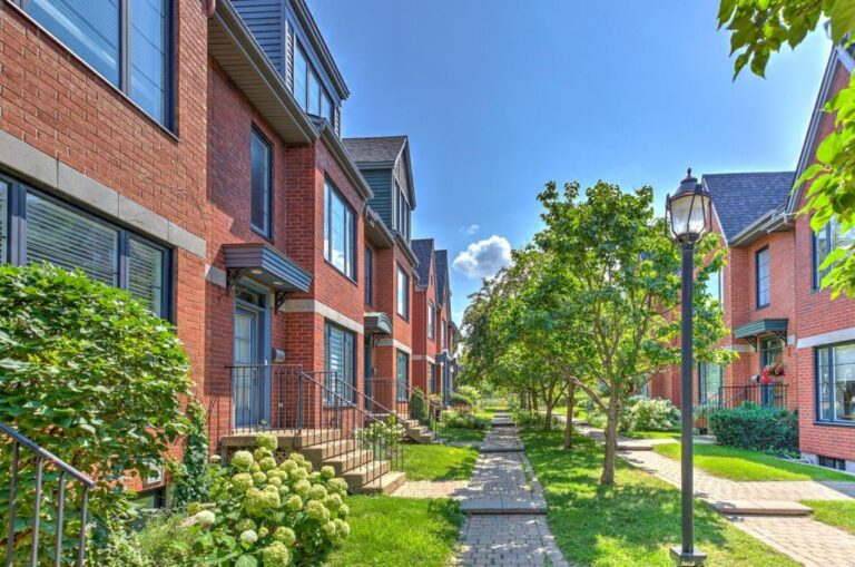 Splendide maison dans le quartier CôtedesNeiges à Montréal Joli