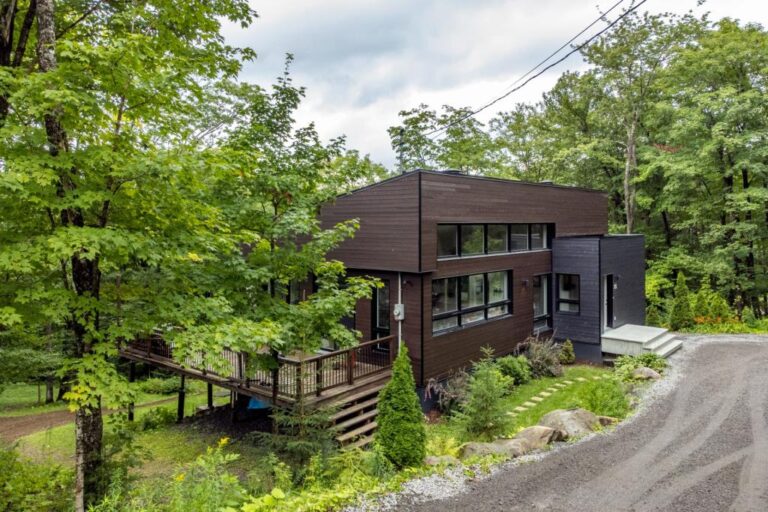 Maison en pleine nature dans la municipalité de LacBeauport Joli Joli Design
