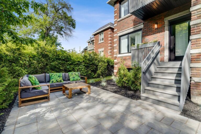 Duplex avec soussol aménagé converti en une belle maison familiale — free download