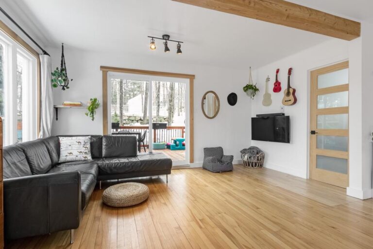 Charmante maison rénovée à FossambaultsurleLac dans la région de la