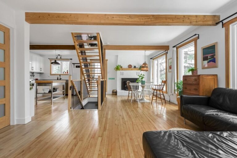 Charmante maison rénovée à FossambaultsurleLac dans la région de la