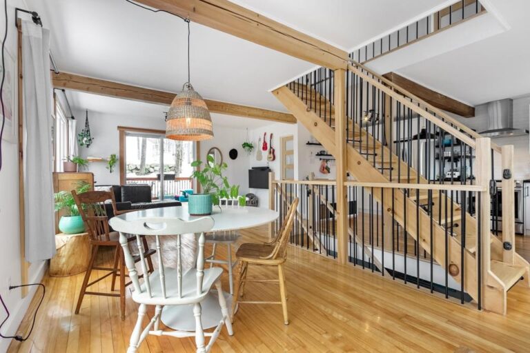 Charmante maison rénovée à FossambaultsurleLac dans la région de la