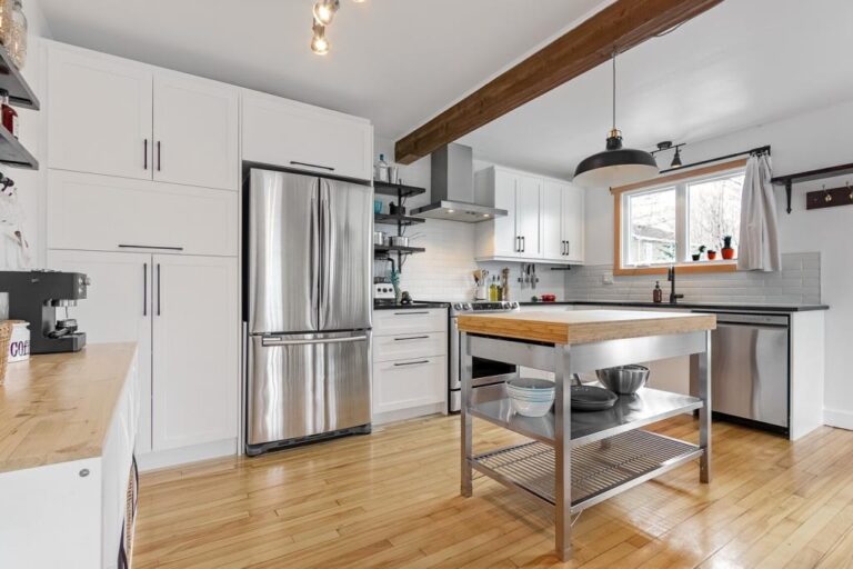 Charmante maison rénovée à FossambaultsurleLac dans la région de la