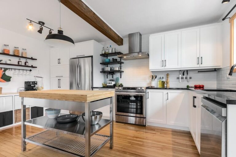 Charmante maison rénovée à FossambaultsurleLac dans la région de la