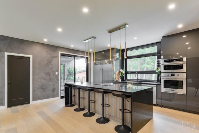 Spectaculaire propriété construite en 2022 à Mirabel Joli Joli Design