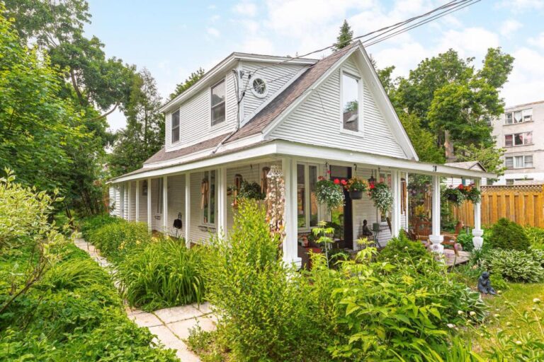 Charmante maison centenaire à SainteAnnedeBellevue Joli Joli Design