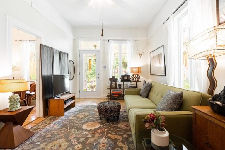 Charmante maison centenaire à SainteAnnedeBellevue Joli Joli Design