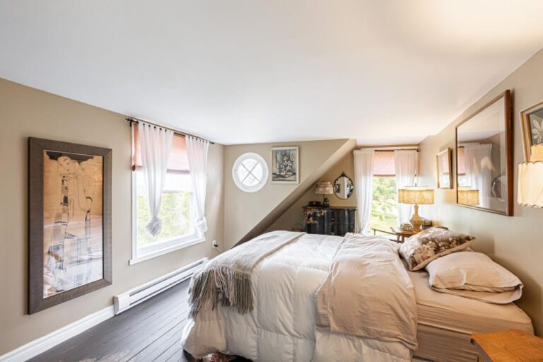 Charmante maison centenaire à SainteAnnedeBellevue Joli Joli Design