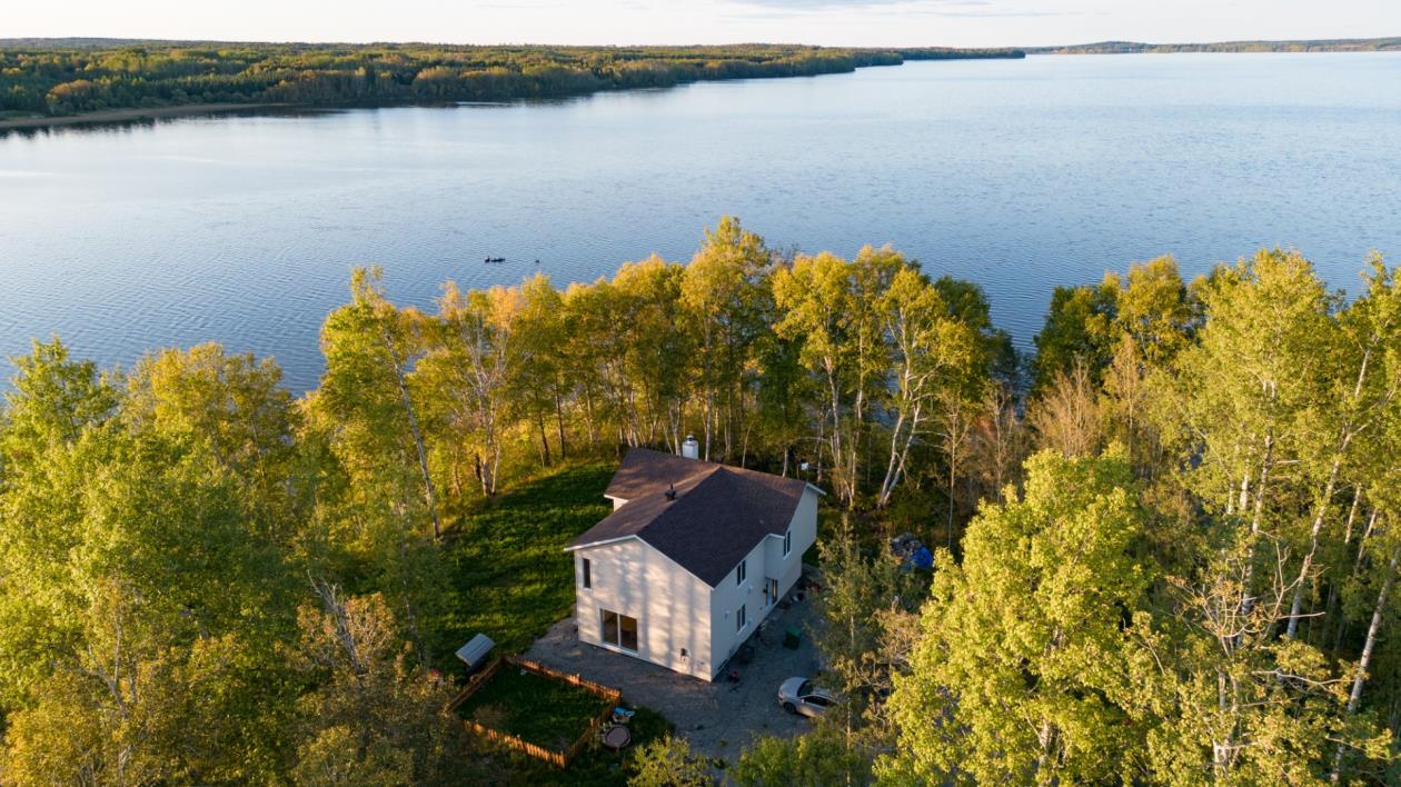 Maison Bord De L Eau