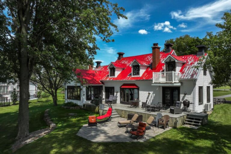 Chaleureuse maison ancestrale au bord de l'eau à SaintCharlessur