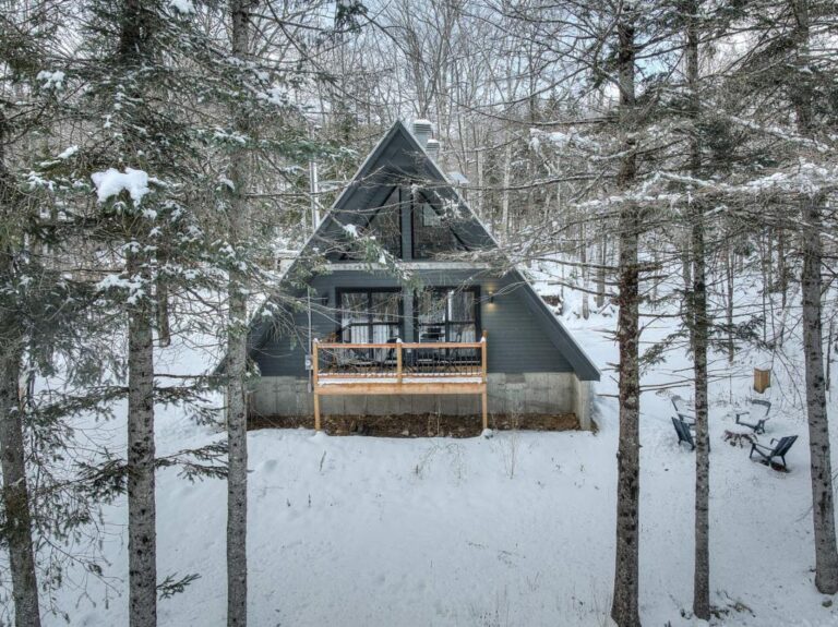 Chalet de type ''A-frame'' à Mandeville dans Lanaudière - Joli Joli Design